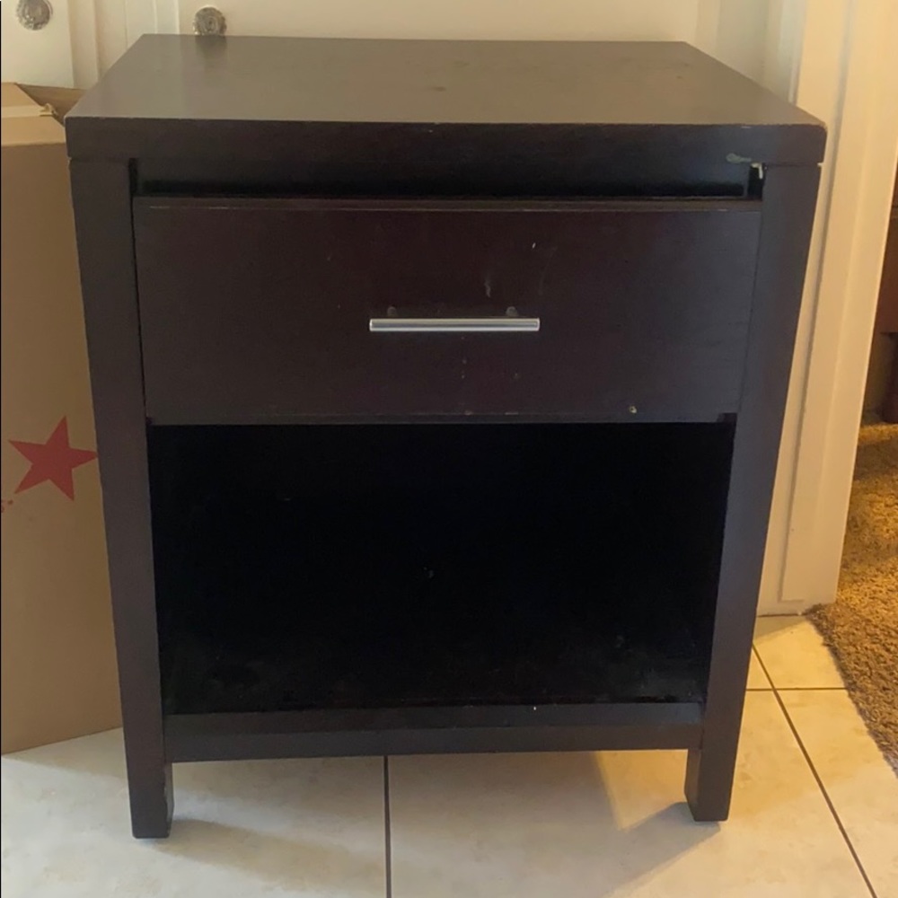 2 wooden night stands
